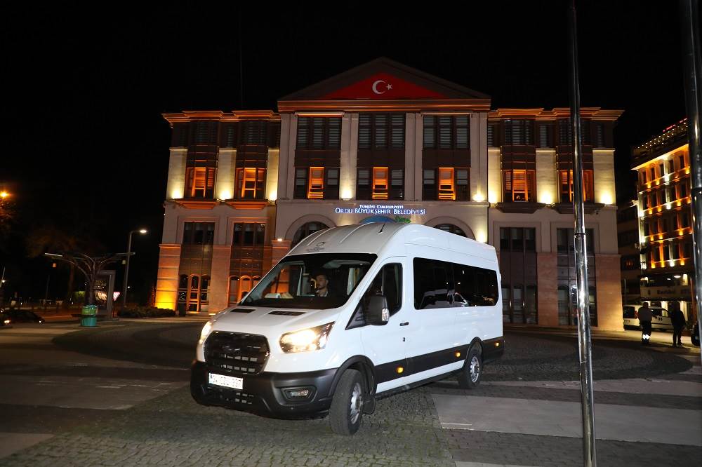 BÜYÜKŞEHİR HATAY’A 27 KİŞİLİK TEKNİK EKİP GÖNDERDİ